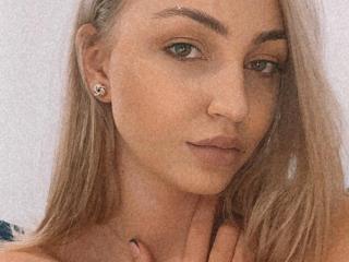 Foto del profilo sexy della modella BelleGloryaa, per uno show live webcam molto piccante!