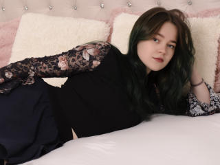 Picture of the sexy profile of KessiMew, for a very hot webcam live show !