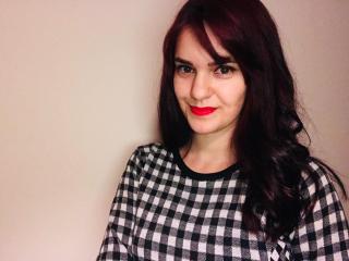 매우 야한 라이브 웹캠 쇼를 하는 LaraFontaineX의 섹시한 프로파일 포토!