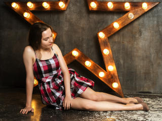 Picture of the sexy profile of MarianeYourHeart, for a very hot webcam live show !