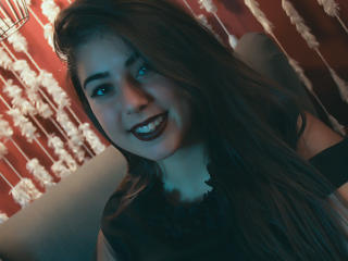 صورة ملف جنسية مثيرة  للموديل ZayaRay، للقيام بعرض مباشر مثير جدا بواسطة كاميرا الويب كام!