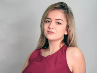 EvaBilberry - Spectacle sex avec cette fille au physique gracieux sur le site Xlove 