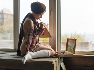 WomanIsAngel - Live cam xXx avec cette étonnante model au décolleté idéal sur la plateforme Xlove 