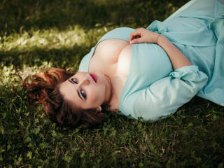 Poza sexy de profil a modelului SweetScent, pentru un intens show webcam live !